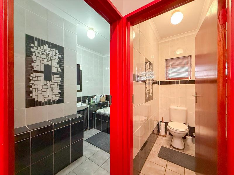 6 Bedroom Property for Sale in Denneoord Western Cape